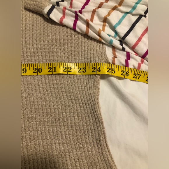 Pink Lily, light weight, 2XL, waffle weave top with rainbow & cream sleeves - Picture 5 of 10